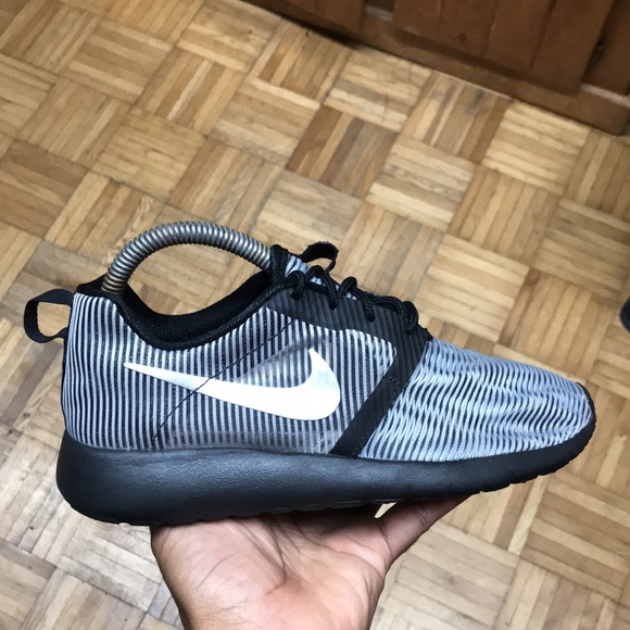 Nike Roshe Run Flight Weight “Black Silver” - Picture 6 of 12